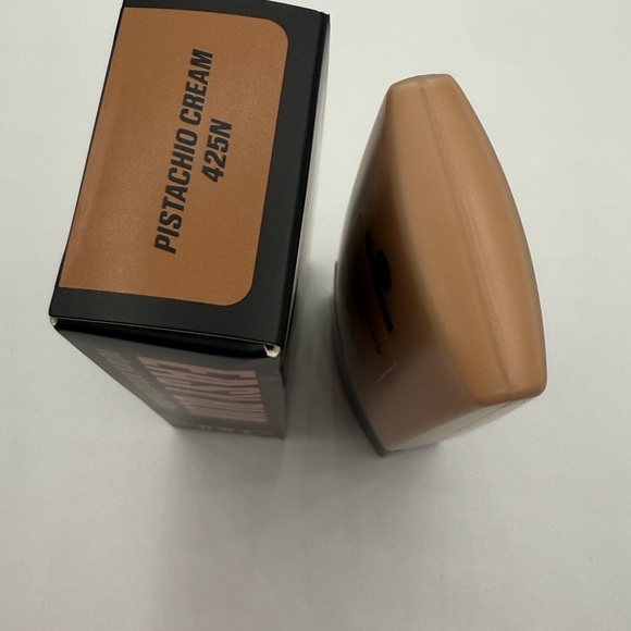 Easy Blur Natural Airbrush Foundation with Niacinamide, 425N PISTACHIO CREAM NWB - Picture 5 of 6